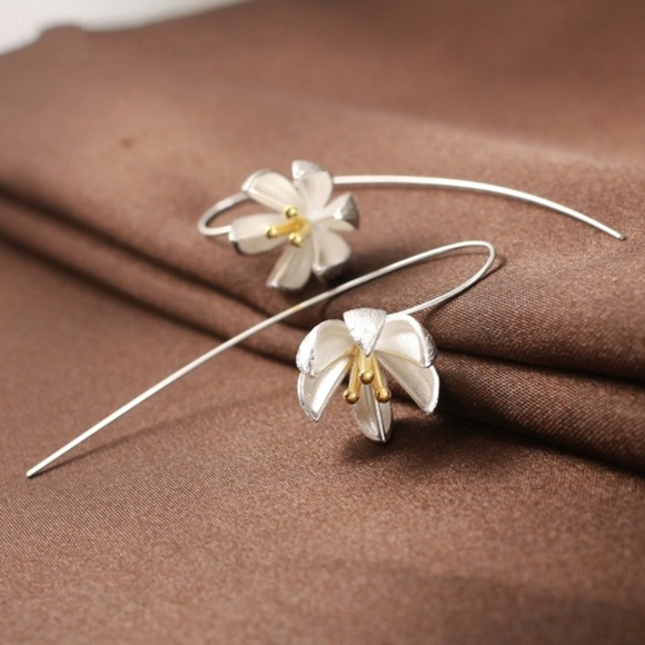 Jewelry - ✨Silver Plated Water Lily Earrings_NWT